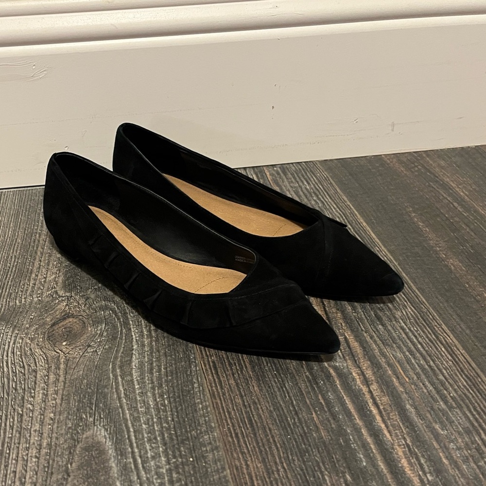 Tahari Pioneer Flats